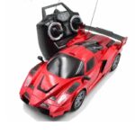 Photo d'une voiture télécommandée rouge avec sa manette