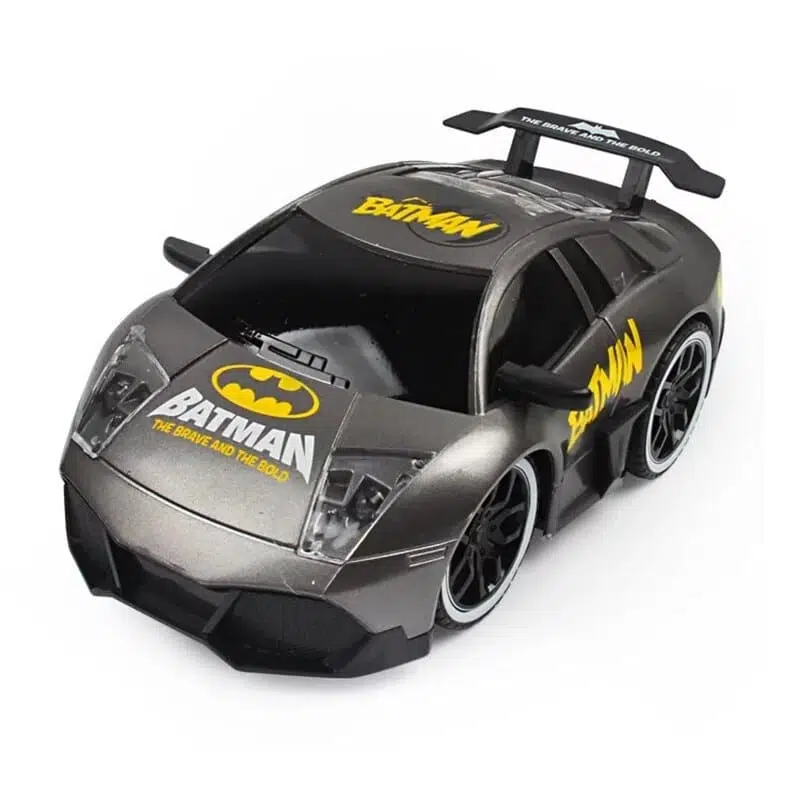 Photo d'une voiture télécommandé Batman.