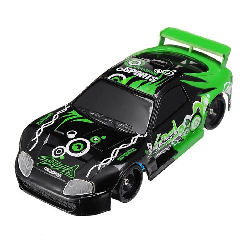Photo d'une voiture de course télécommandée noir et verte