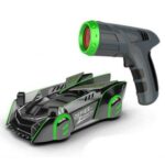 Photo d'une voiture noir commandée par laser.
